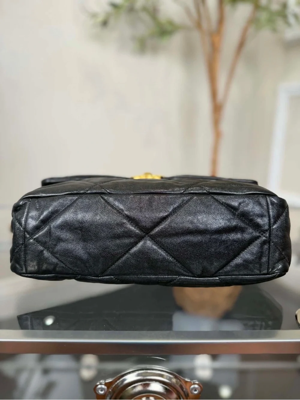 CHANEL Black Quilted Shoulder Bag with Gold Chain CC